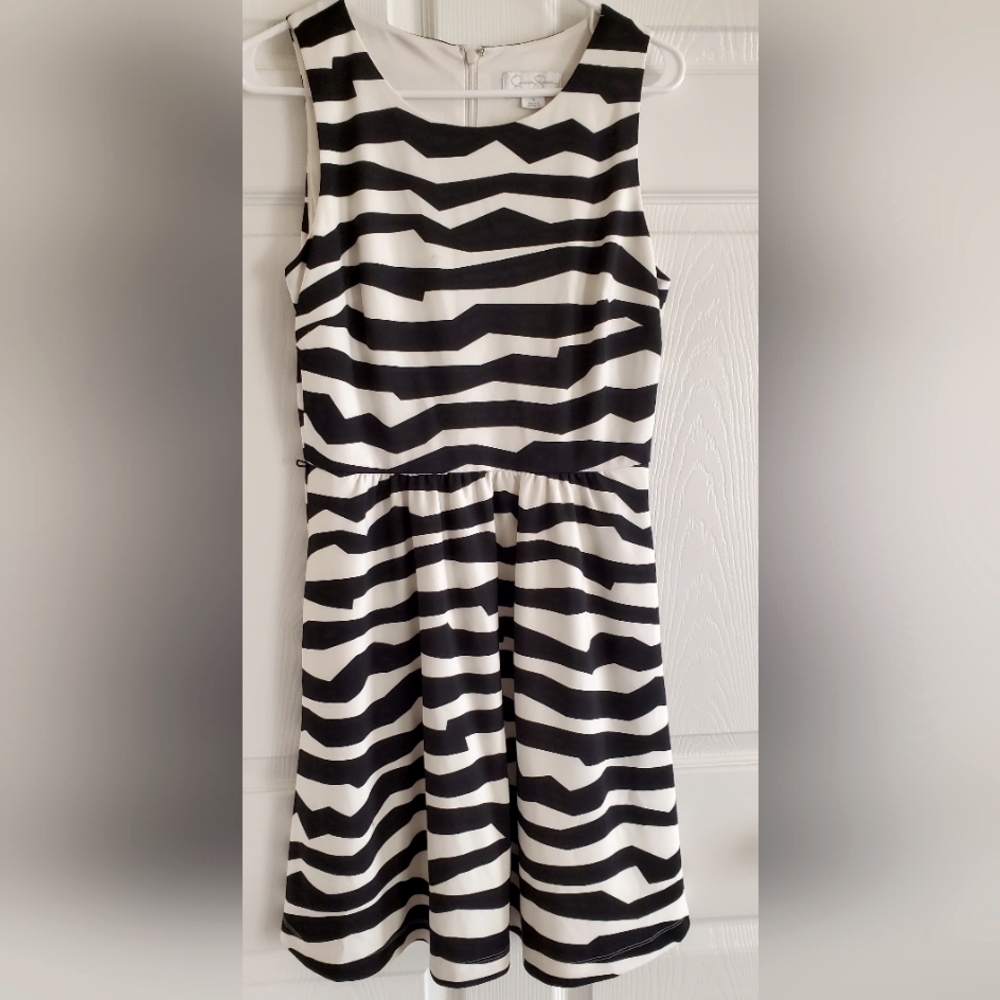 Jessica Simpson Black and White Dress. Size 8